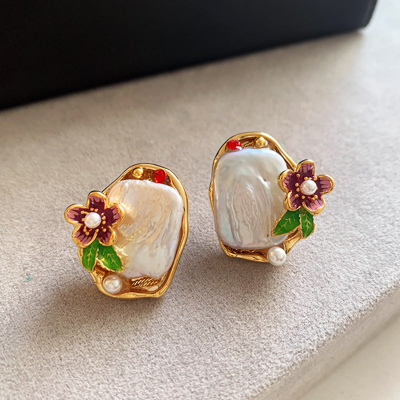 Beautiful Pearl Earring with Unique Style