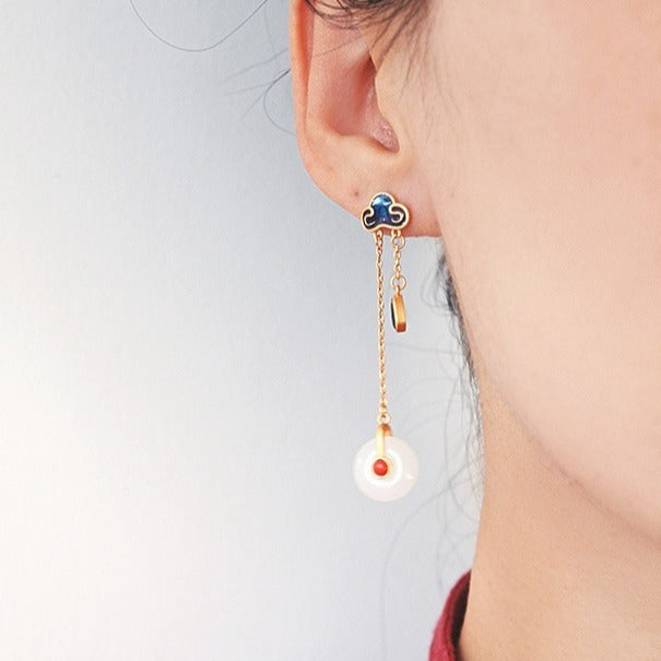 Charming Gold Earring for Any Occasion