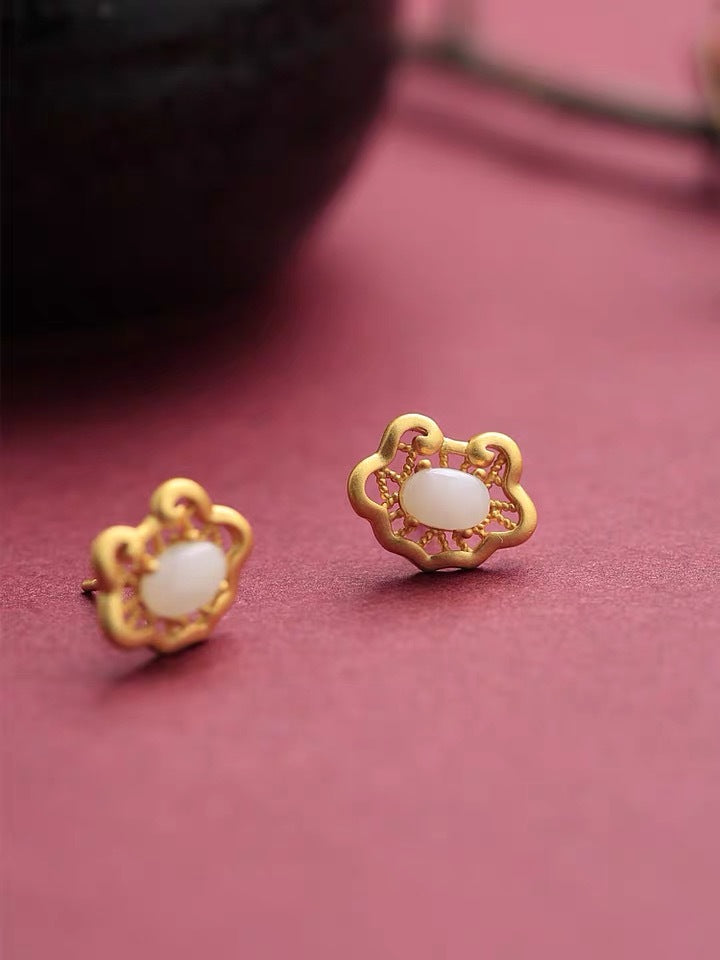 Romantic Silver Earring for Special Moments