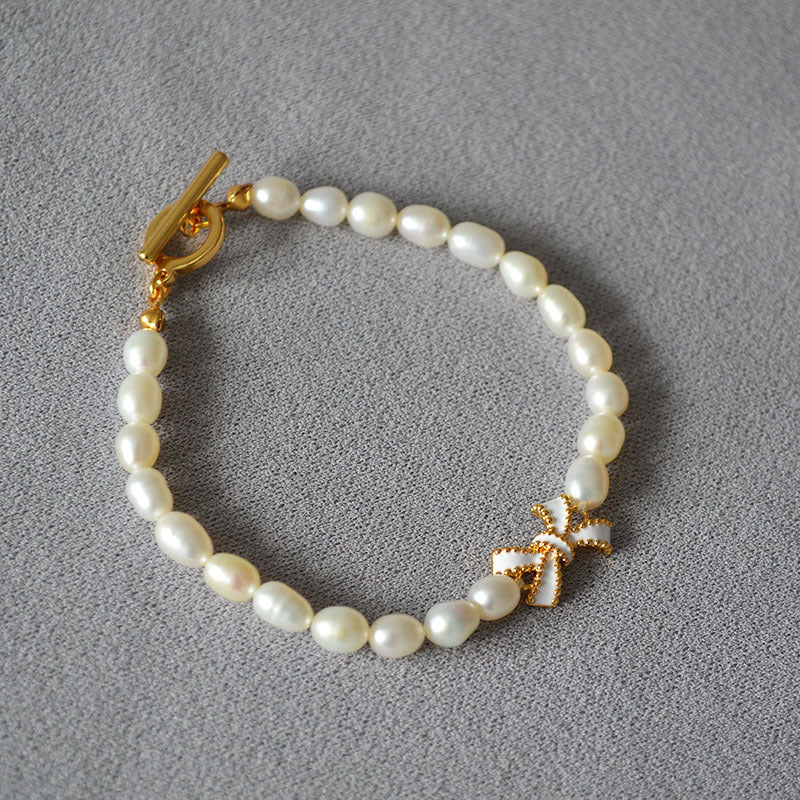 Classic Pearl Bracelet with Timeless Appeal