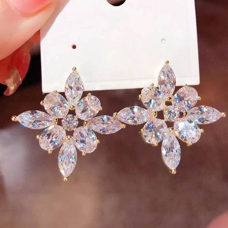 Charming Earring for Any Occasion