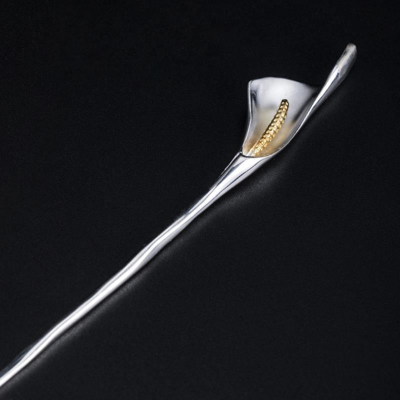 Elegant Gold Piece for Every Occasion