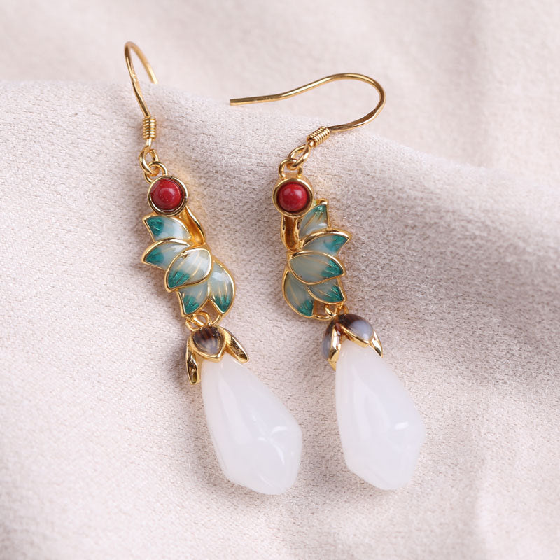Classic Gold Earring with Timeless Appeal