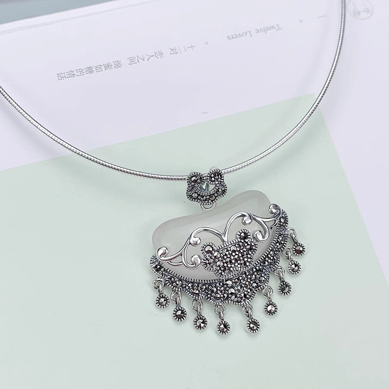 Romantic Silver Necklace for Special Moments