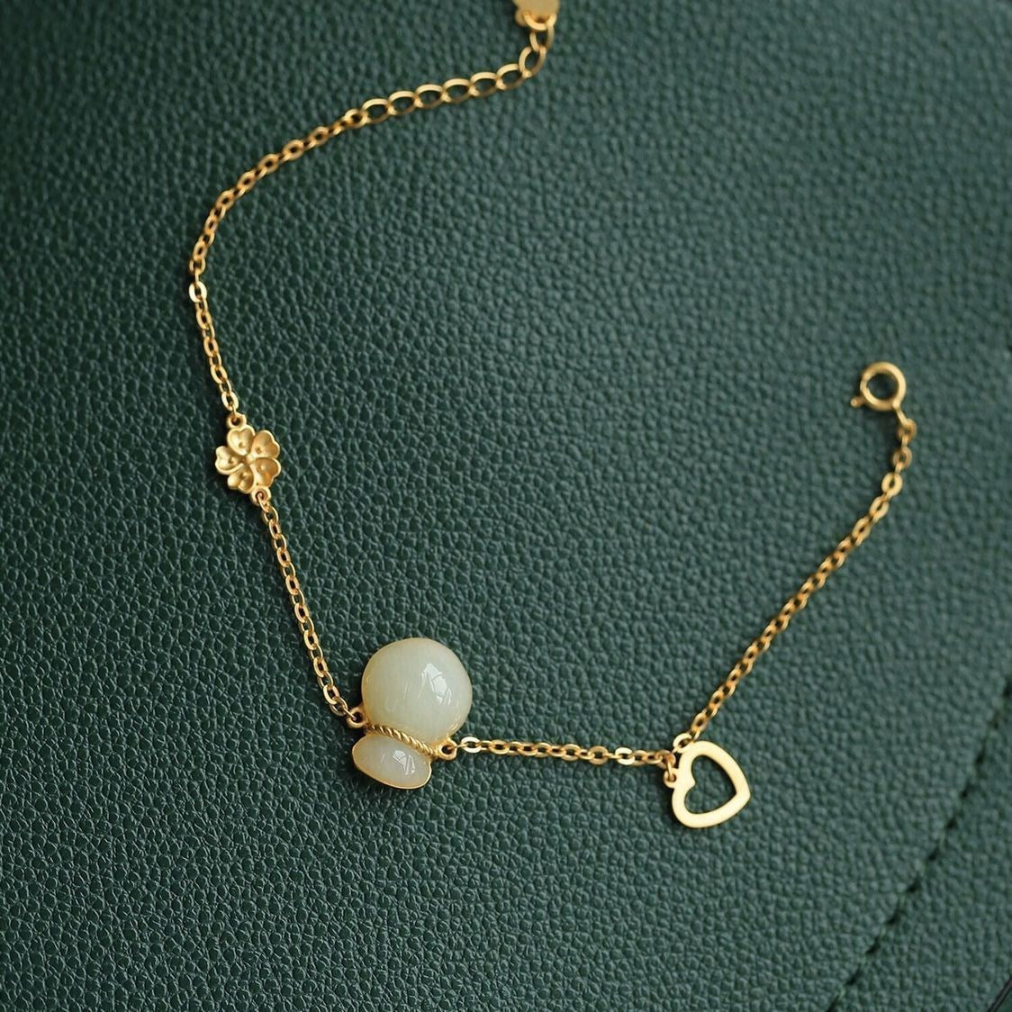 Stunning Gold Bracelet for Daily Wear