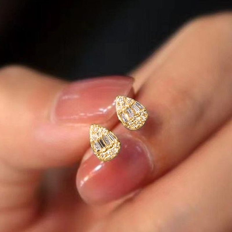 Beautiful Gold Earring with Unique Style