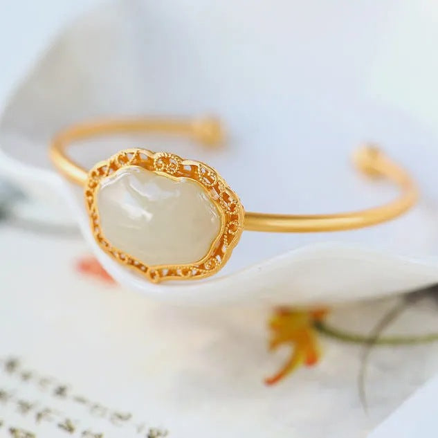 Beautiful Gold Bracelet with Unique Style