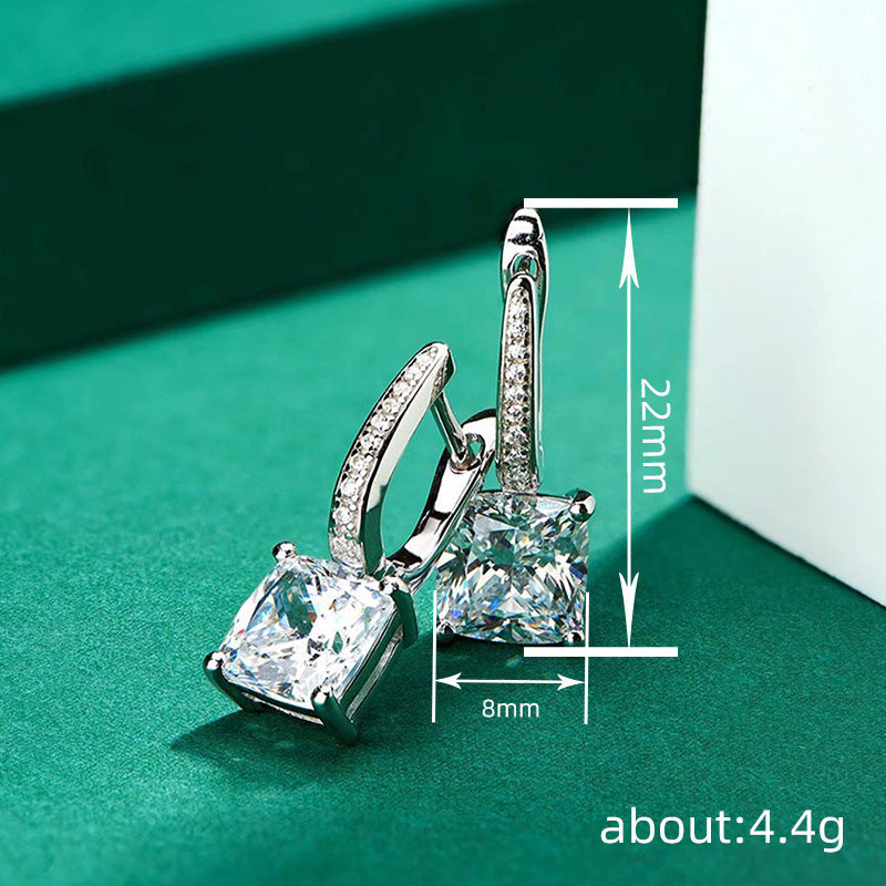 Charming Earring for Any Occasion