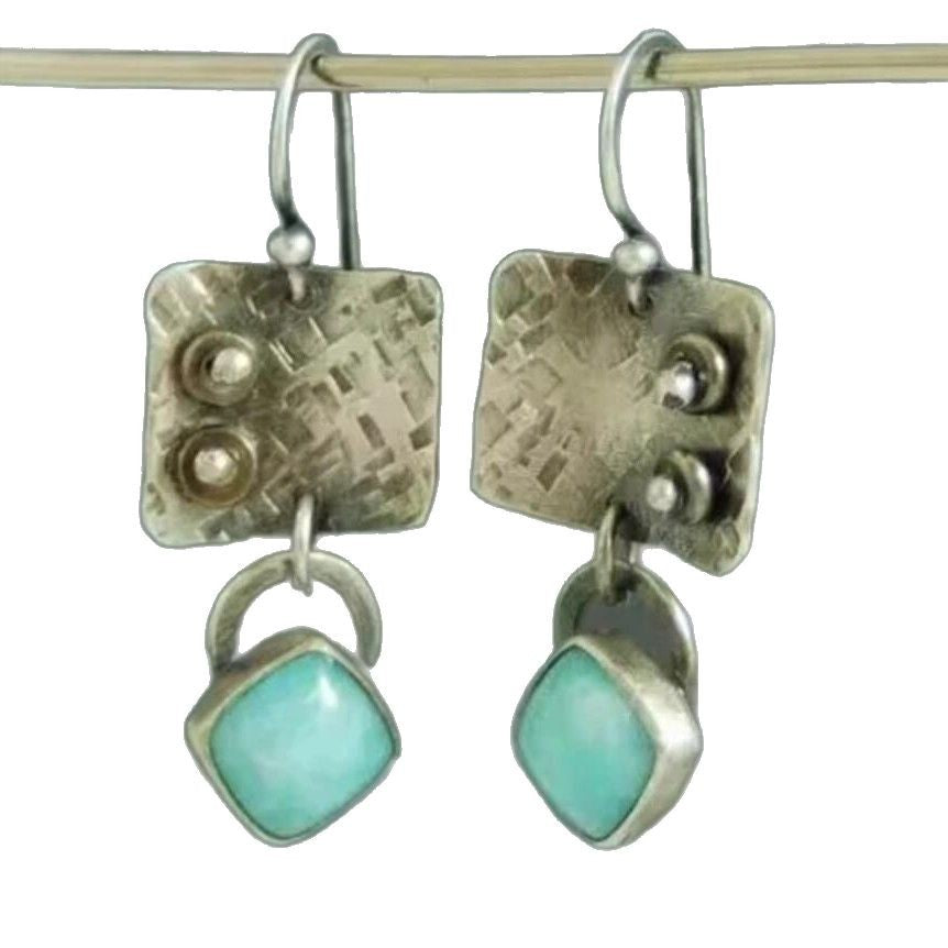 Charming Silver Earring for Any Occasion
