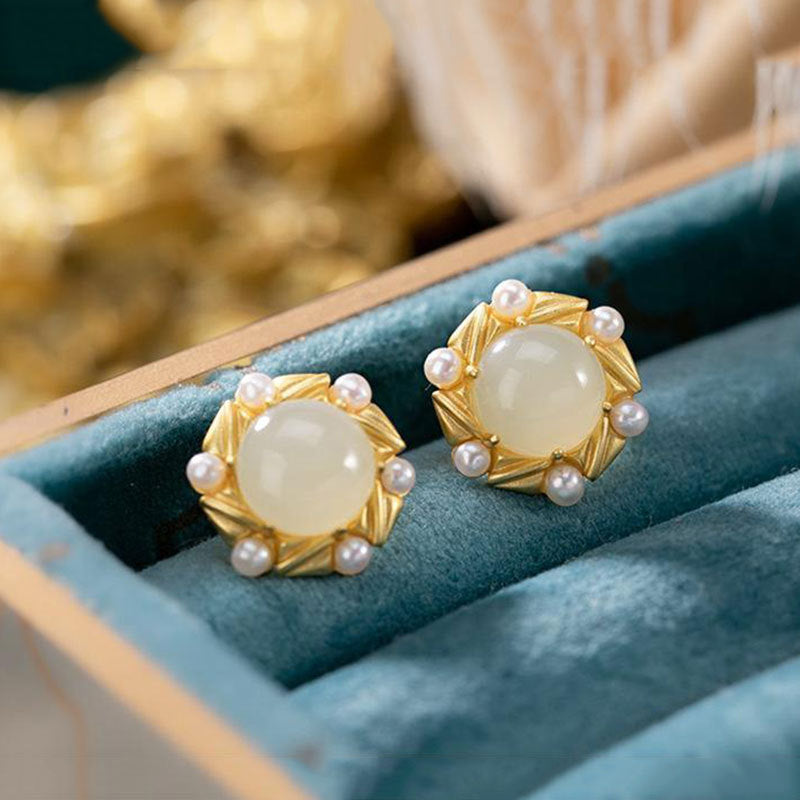 Charming Gold Earring for Any Occasion