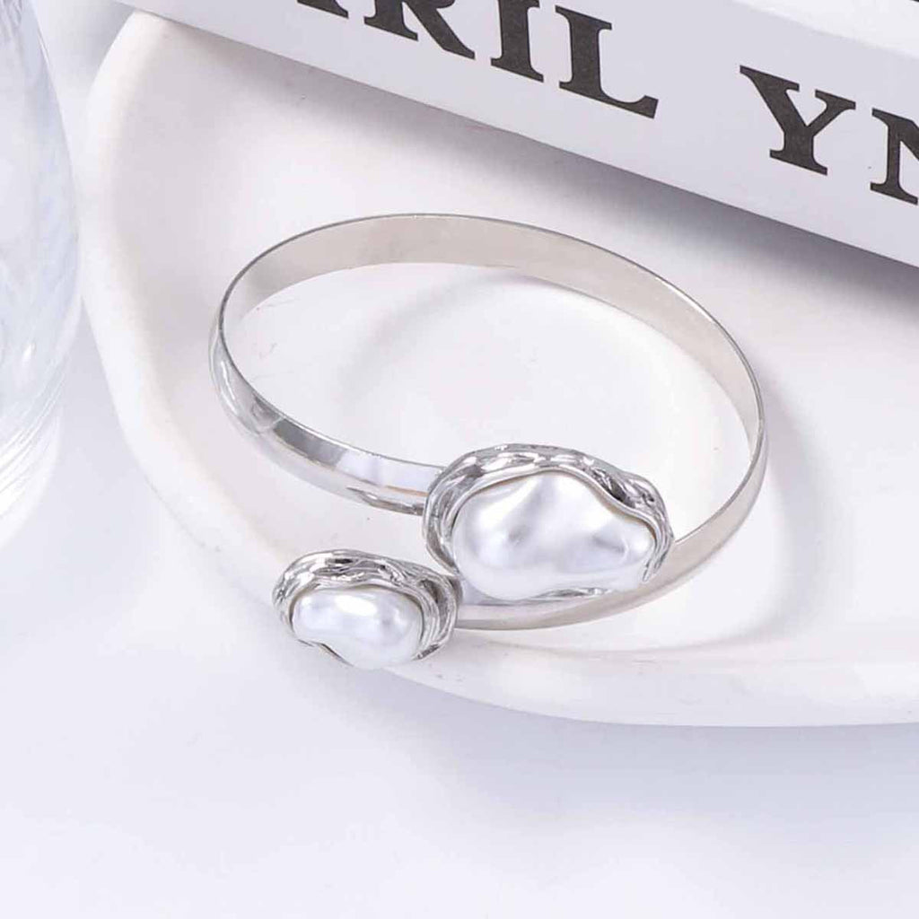 Stunning Pearl Bracelet for Daily Wear