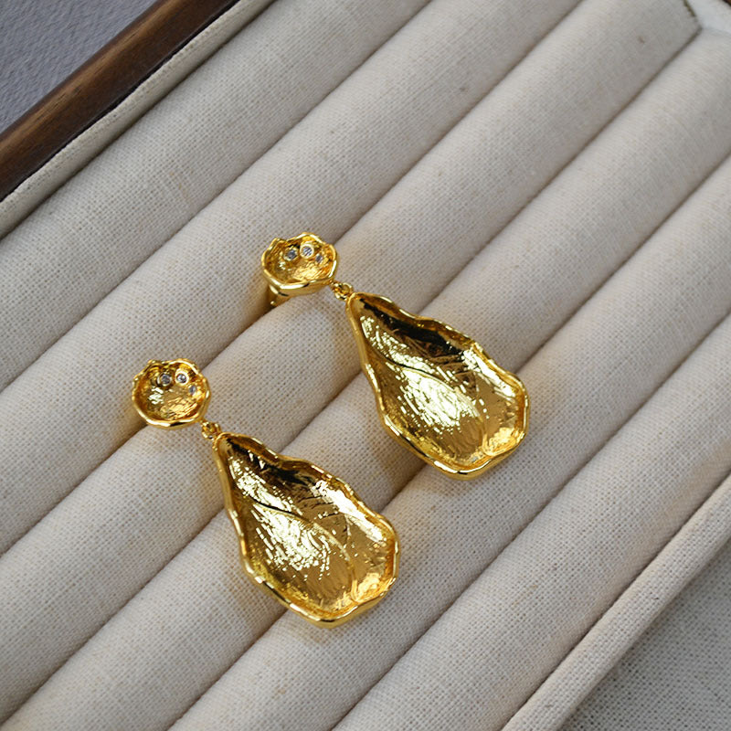 Classic Gold Earring with Timeless Appeal