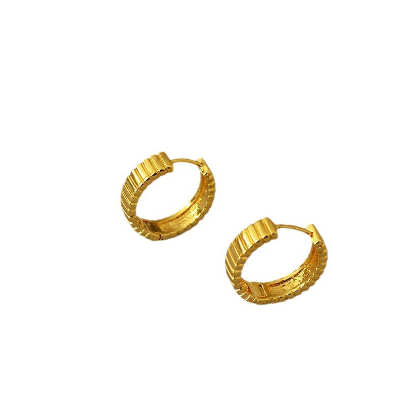 Charming Gold Earring for Any Occasion
