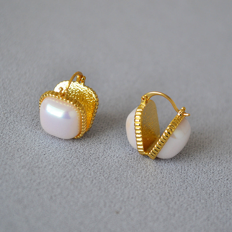 Elegant Gold Earring for Every Occasion