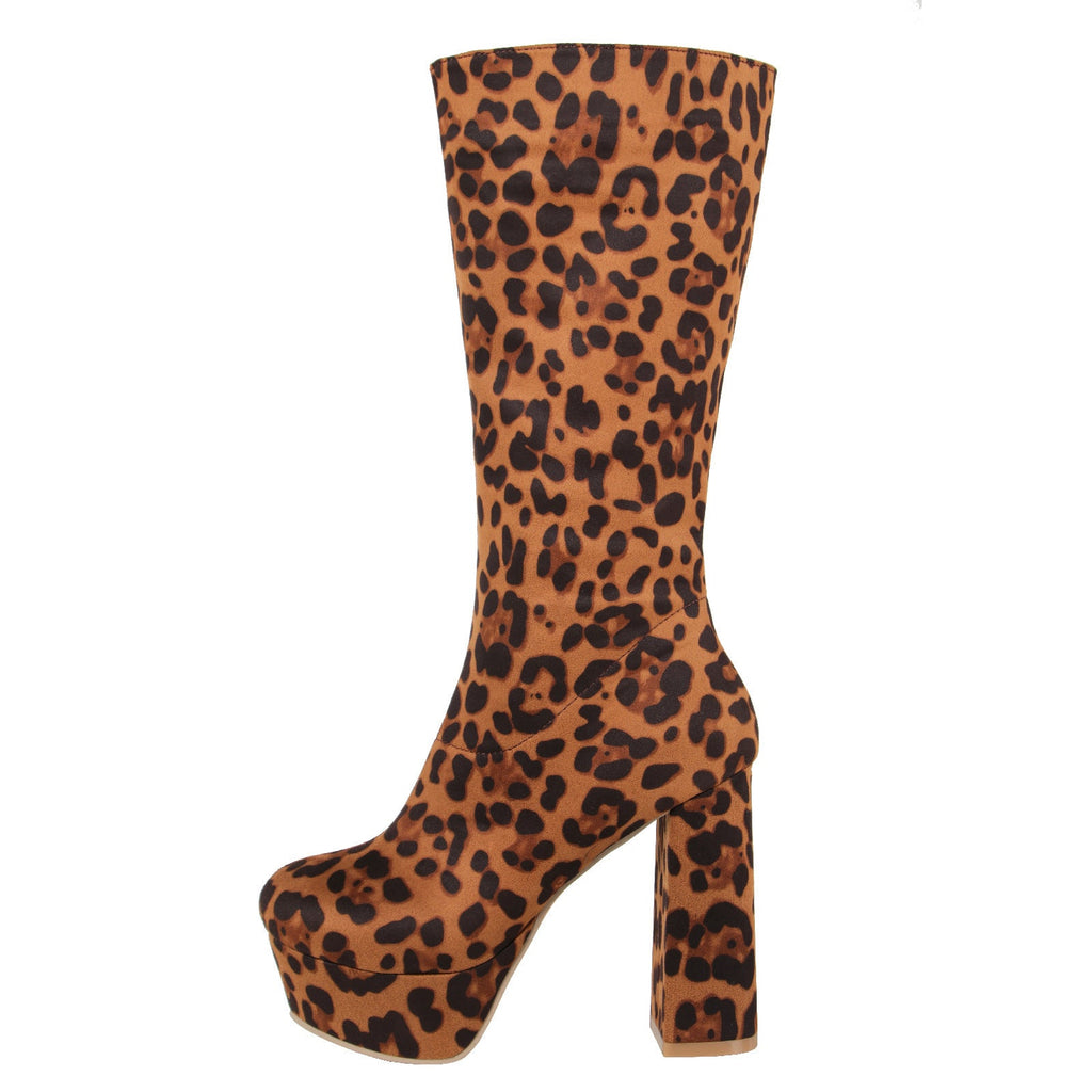 Graceful Orthopedic Boots for Modern Look