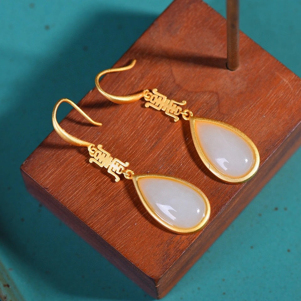 Romantic Gold Earring for Special Moments