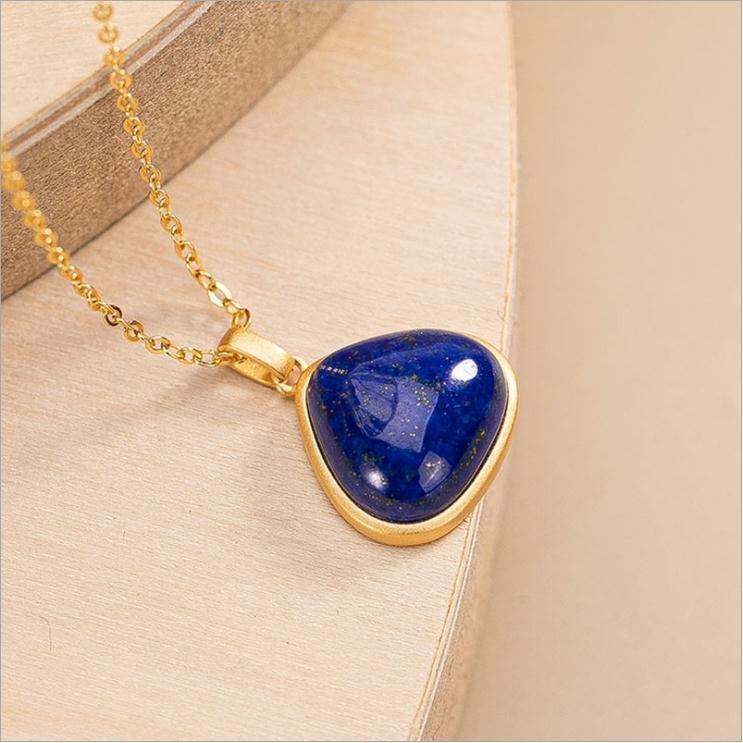 Beautiful Gold Set with Unique Style