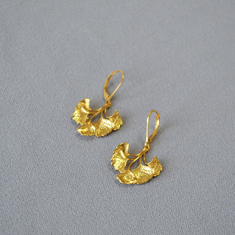 Charming Gold Earring for Any Occasion