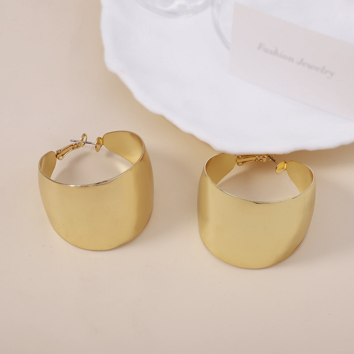 Charming Earring for Any Occasion