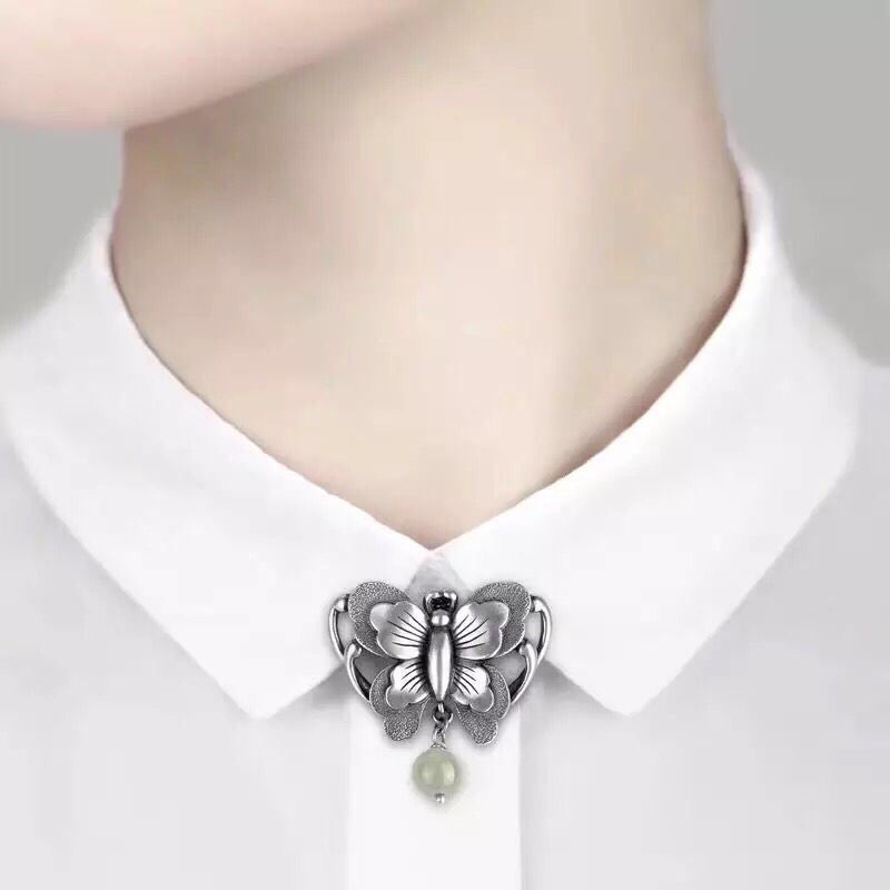 Classic Silver Pendant with Timeless Appeal
