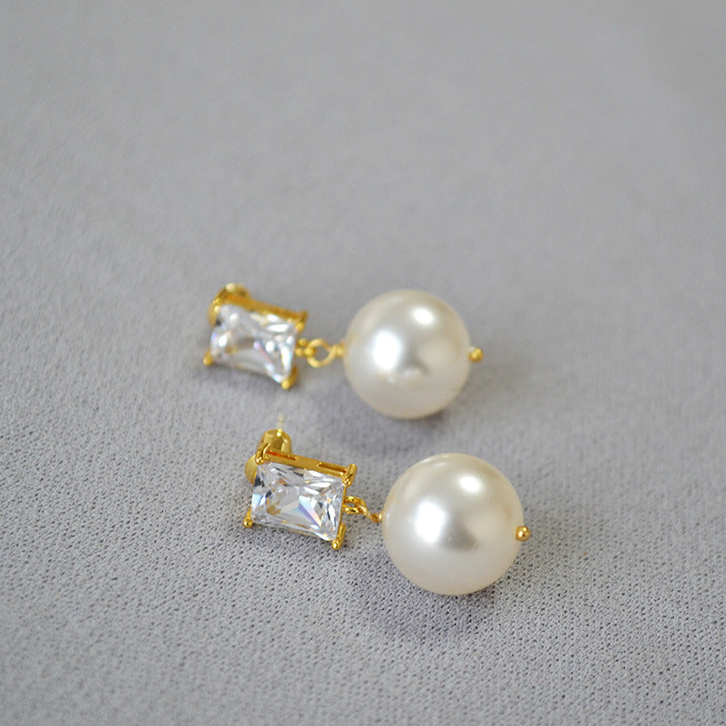 Elegant Silver Earring for Every Occasion