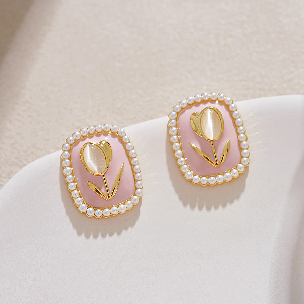 Classic Pearl Earring with Timeless Appeal
