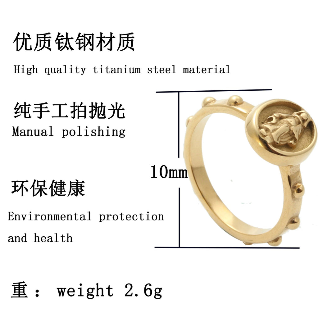 Classic Gold Ring with Timeless Appeal