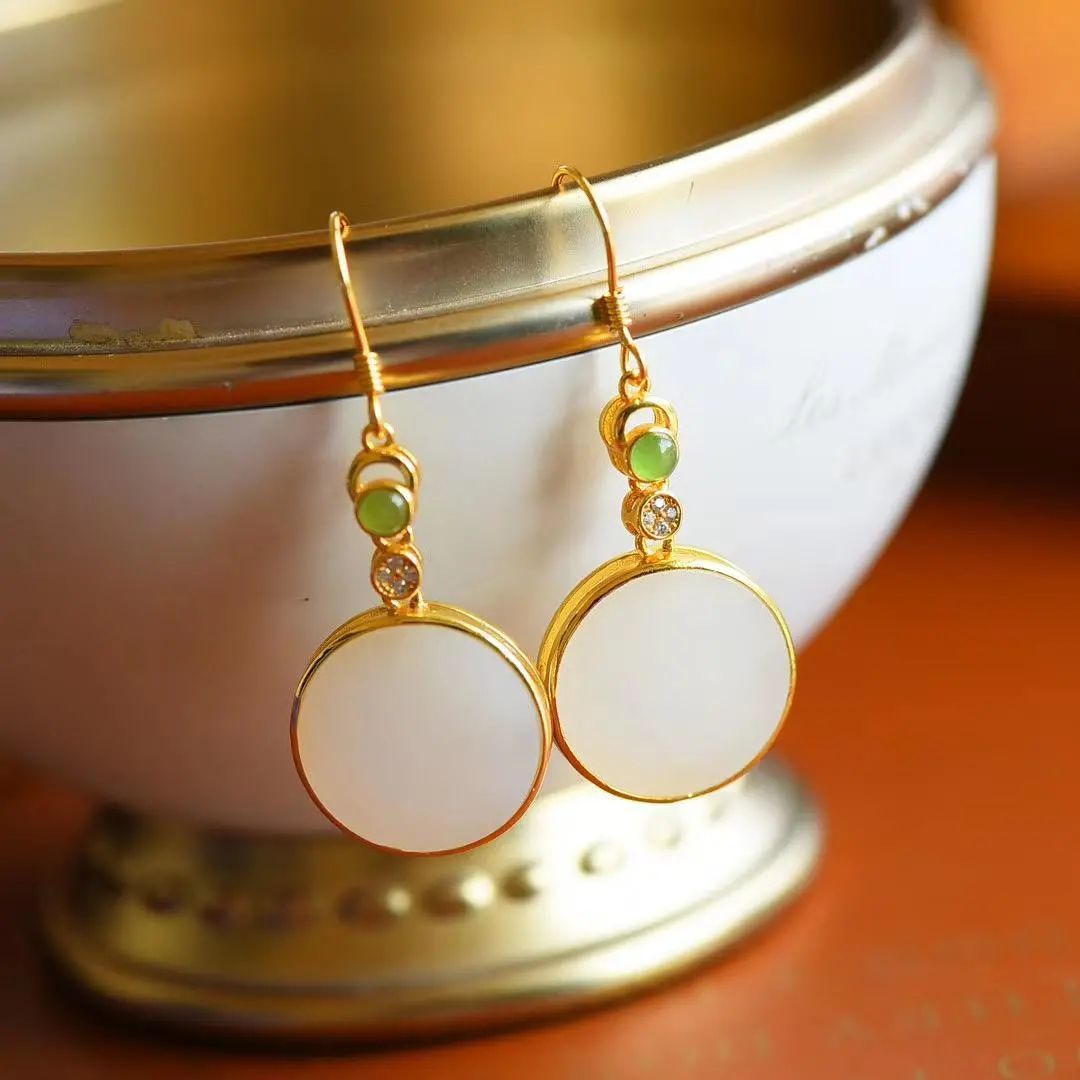 Charming Silver Earring for Any Occasion