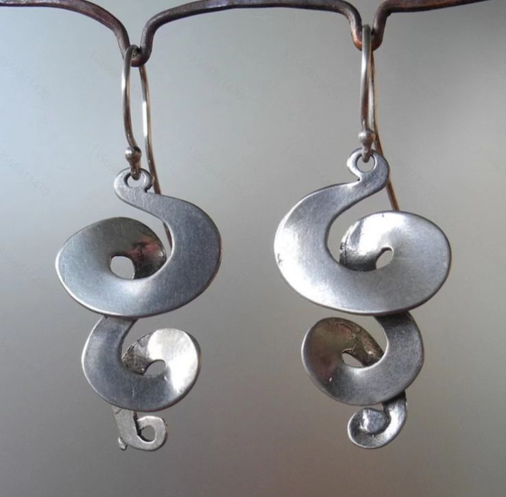 Charming Earring for Any Occasion