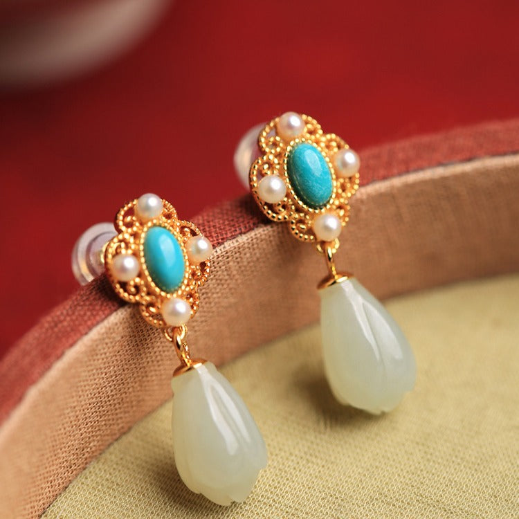 Charming Silver Earring for Any Occasion