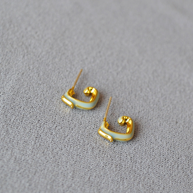 Charming Silver Earring for Any Occasion