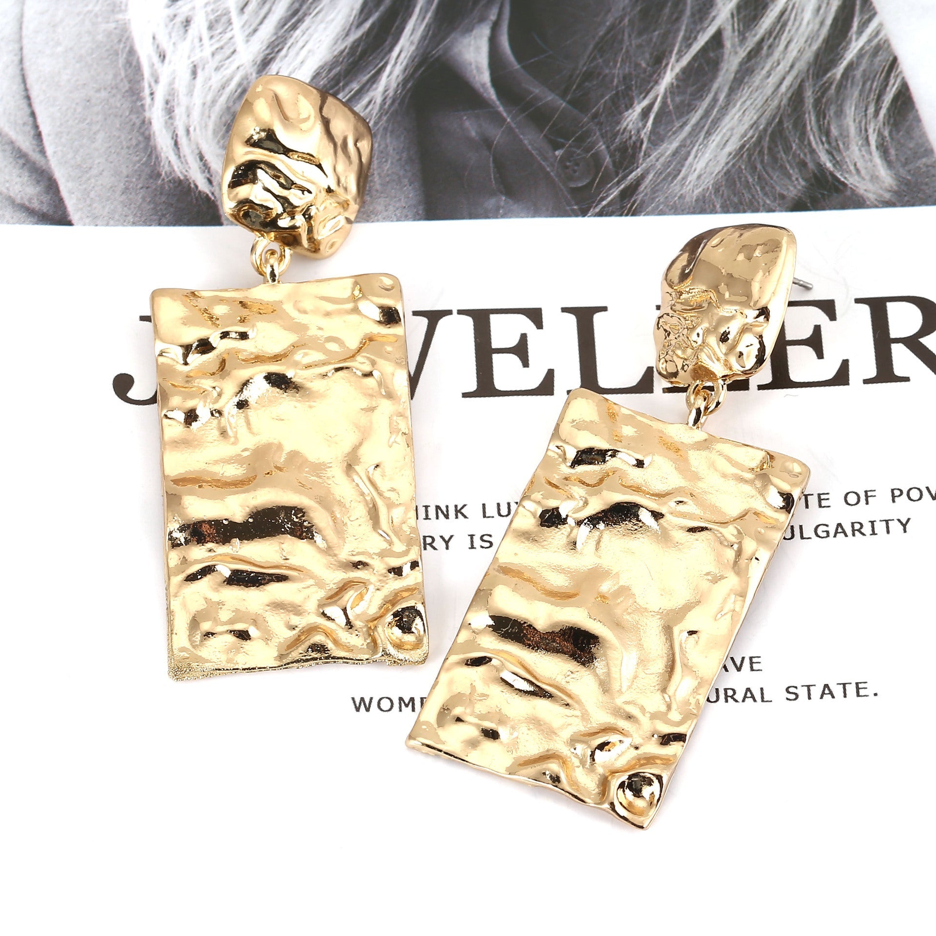 Classic Gold Earring with Timeless Appeal