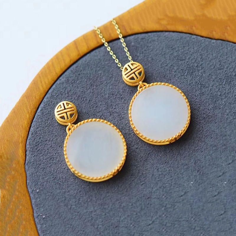Charming Silver Necklace for Any Occasion