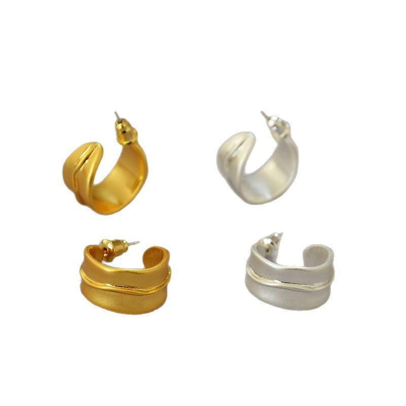 Classic Gold Earring with Timeless Appeal