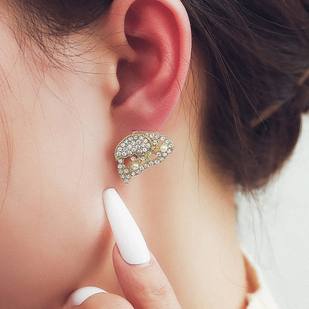 Beautiful Gold Earring with Unique Style