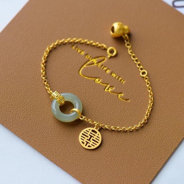 Romantic Gold Bracelet for Special Moments