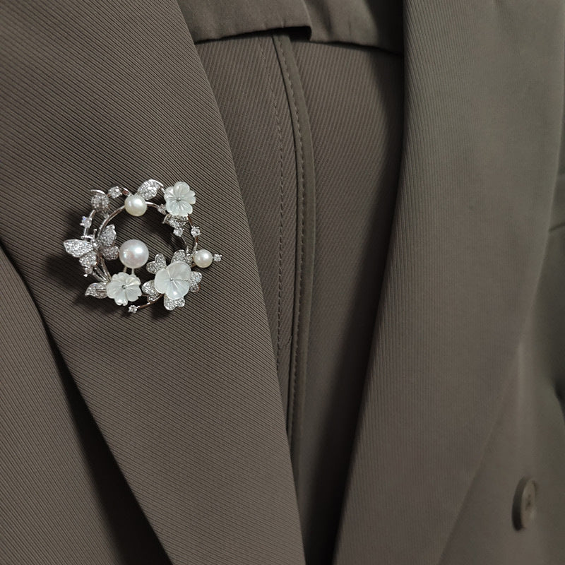 Romantic Pearl Piece for Special Moments