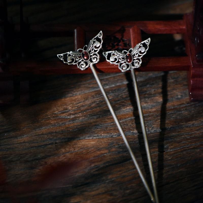 Classic Silver Piece with Timeless Appeal