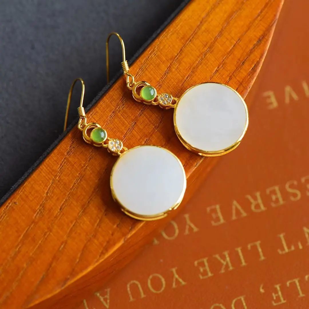 Charming Silver Earring for Any Occasion