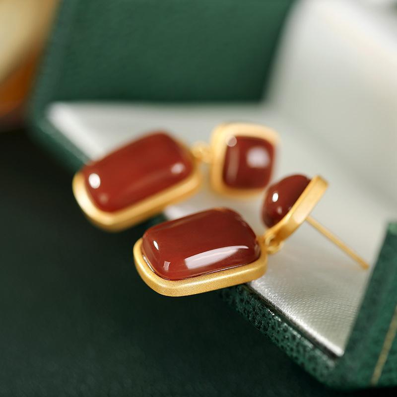 Charming Silver Earring for Any Occasion