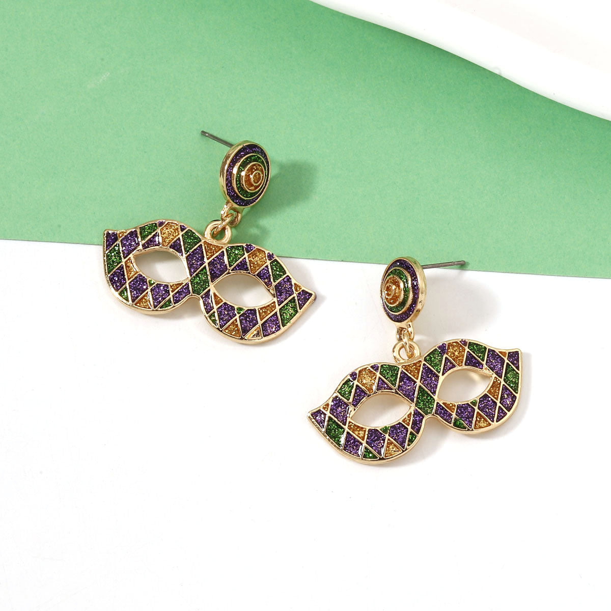 Charming Earring for Any Occasion