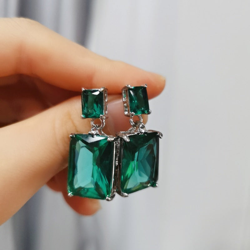 Charming Earring for Any Occasion