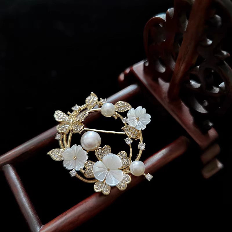 Romantic Pearl Piece for Special Moments
