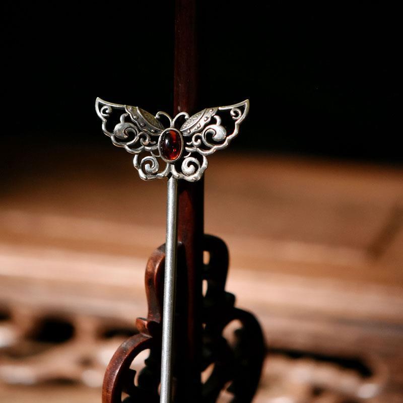 Classic Silver Piece with Timeless Appeal