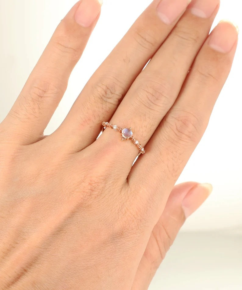 Classic Gold Ring with Timeless Appeal