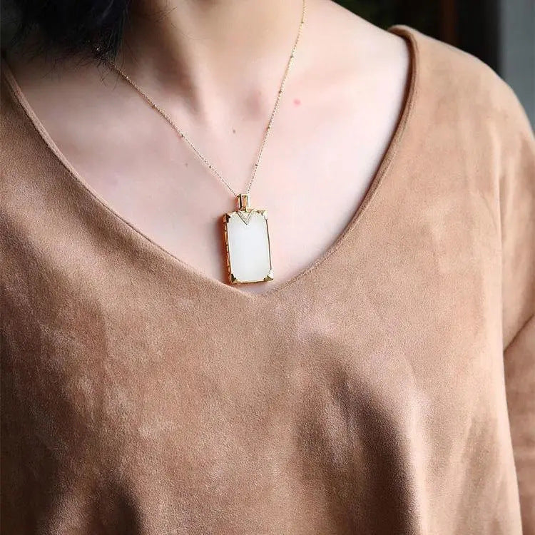 Elegant Gold Necklace for Every Occasion