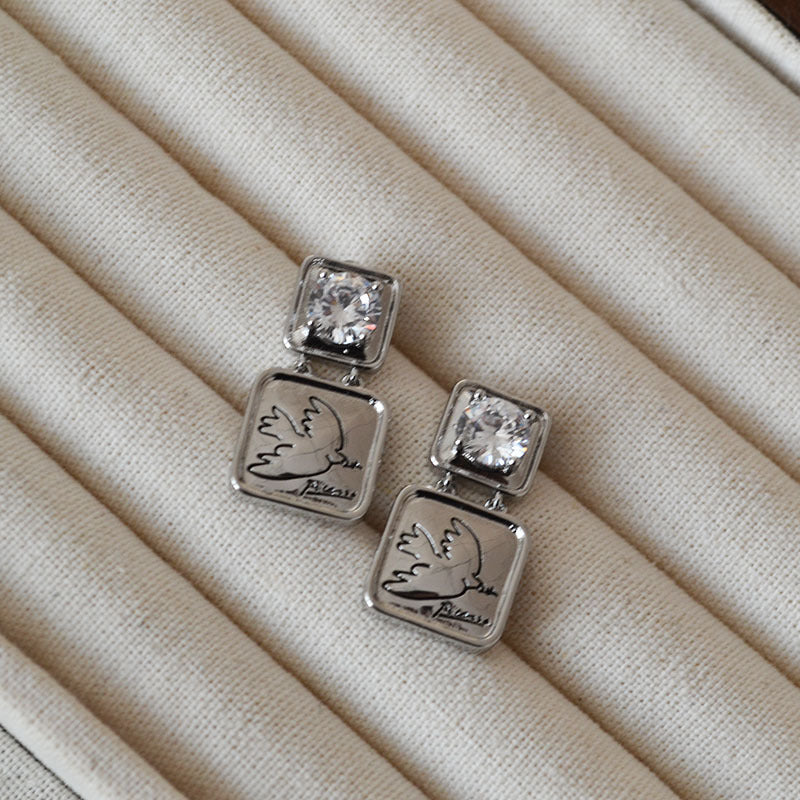 Charming Silver Earring for Any Occasion