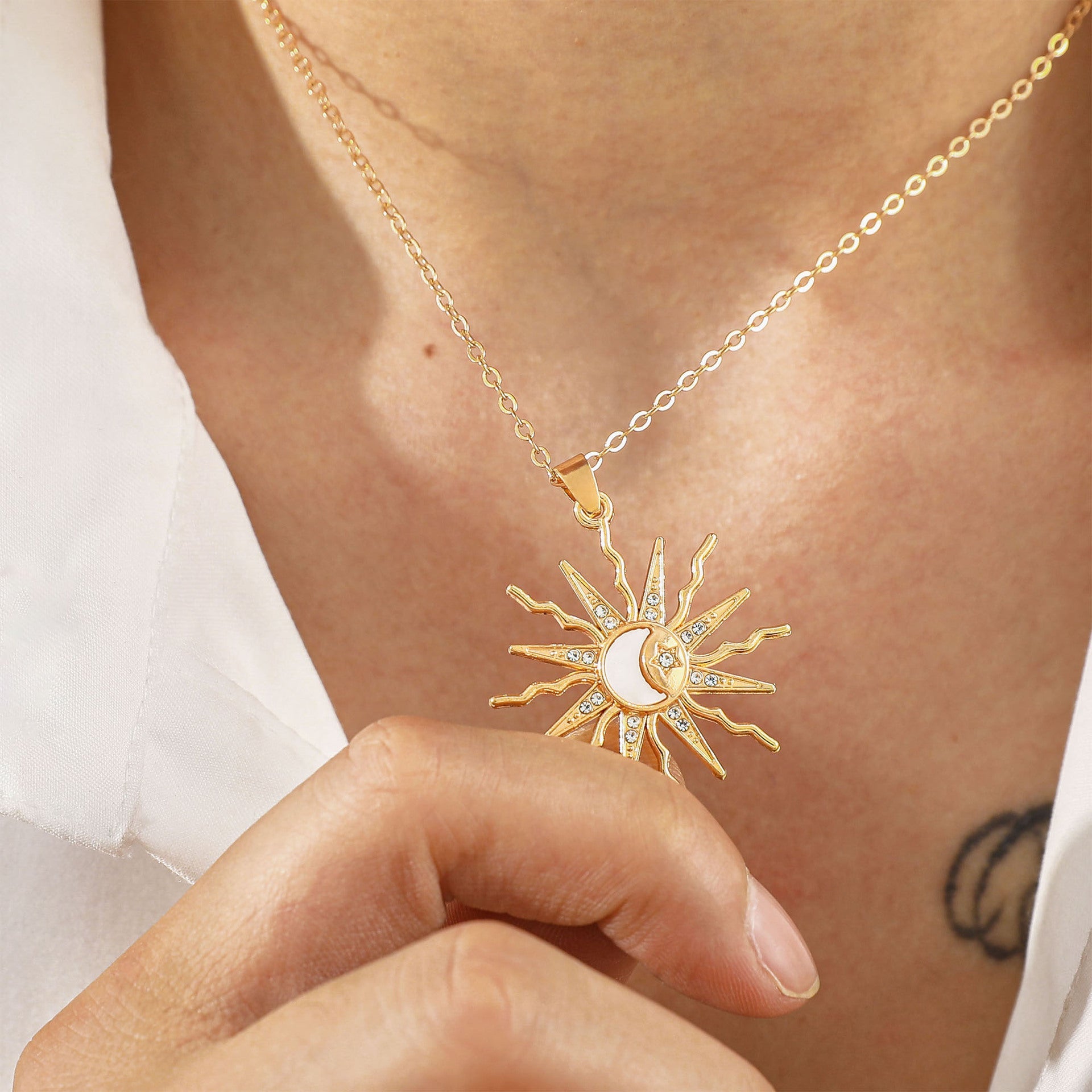 Charming Piece for Any Occasion