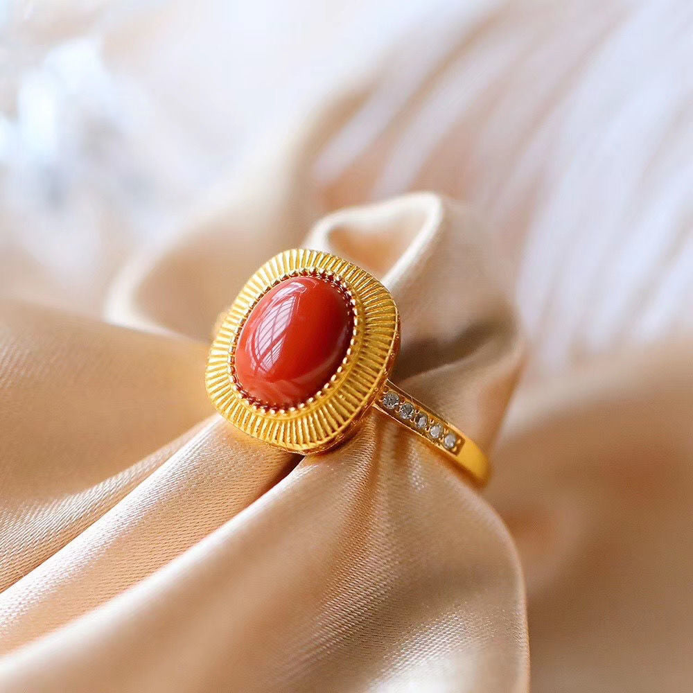 Classic Gold Ring with Timeless Appeal