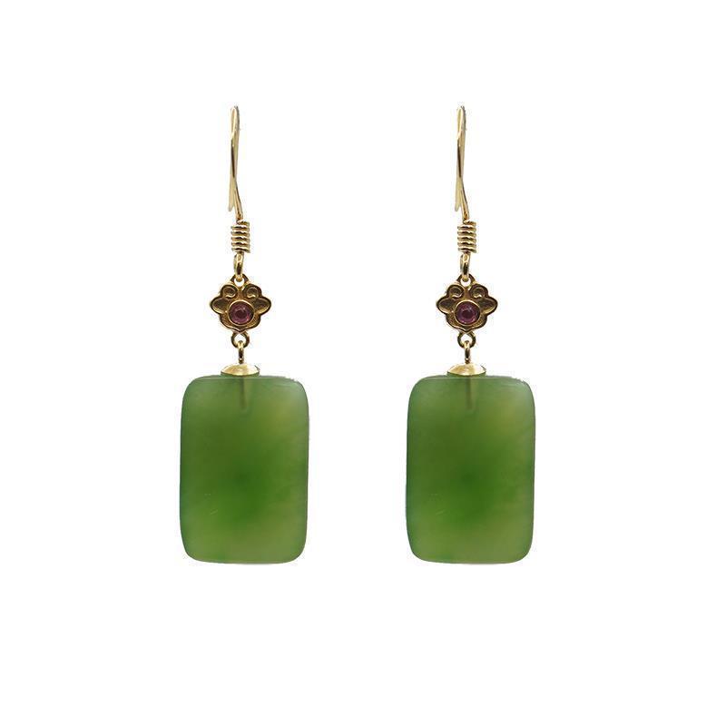 Classic Gold Earring with Timeless Appeal